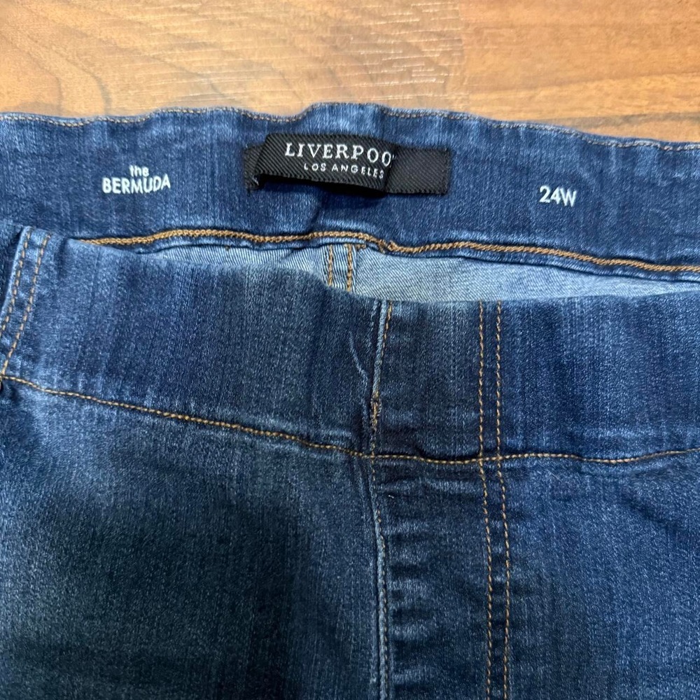 Liverpool Bermuda Jean Shorts Size 24W - Picture 2 of 4